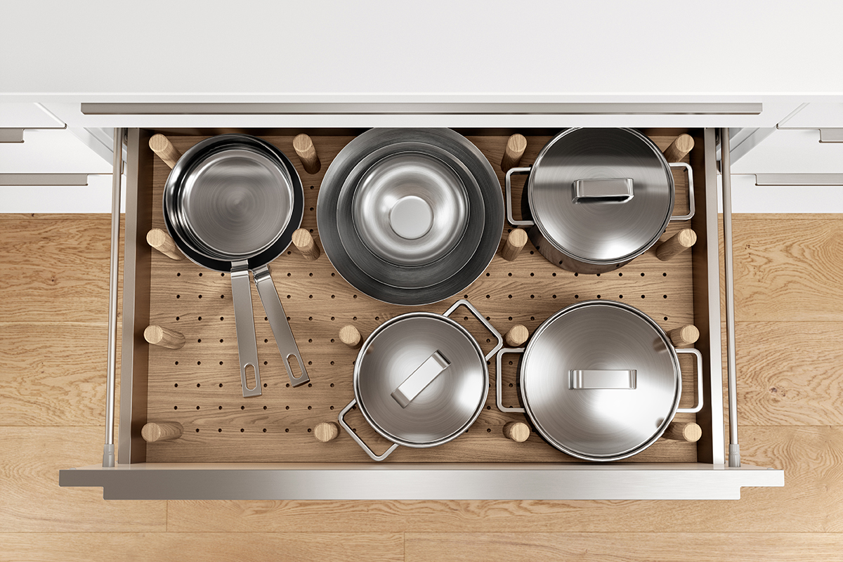 Funktionalität und Design in der Küche verstehen wir nicht als Gegensätze. Stilvolle Schubkästen bieten viel Komfort und Stauraum. Und in einem einzelnem Schubkasten verbirgt sich oft eine ganze Reihen von Möglichkeiten.